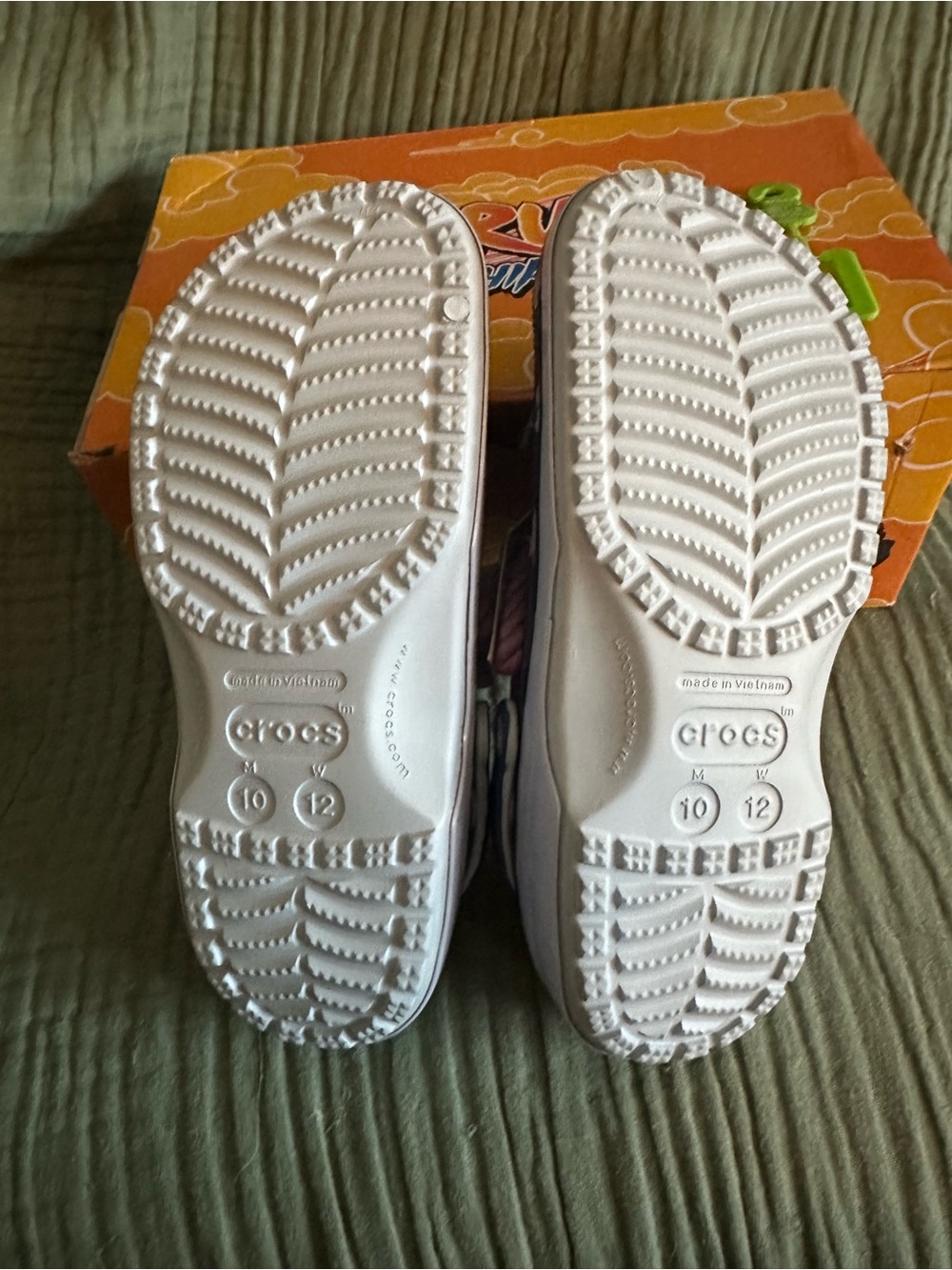 Crocs Naruto Sasuke size M 10/W 12
NEW with tags. Box slightly damaged - Picture 3 of 8